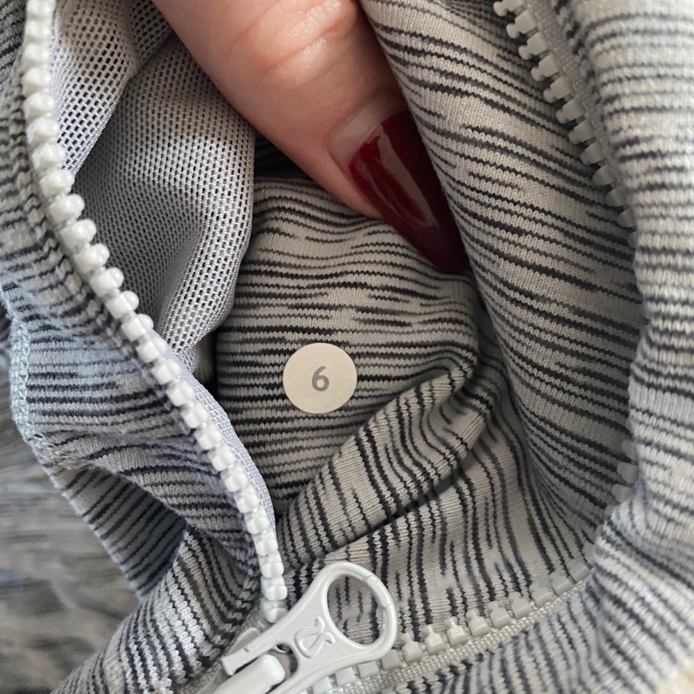 Lululemon zip up - Picture 5 of 6